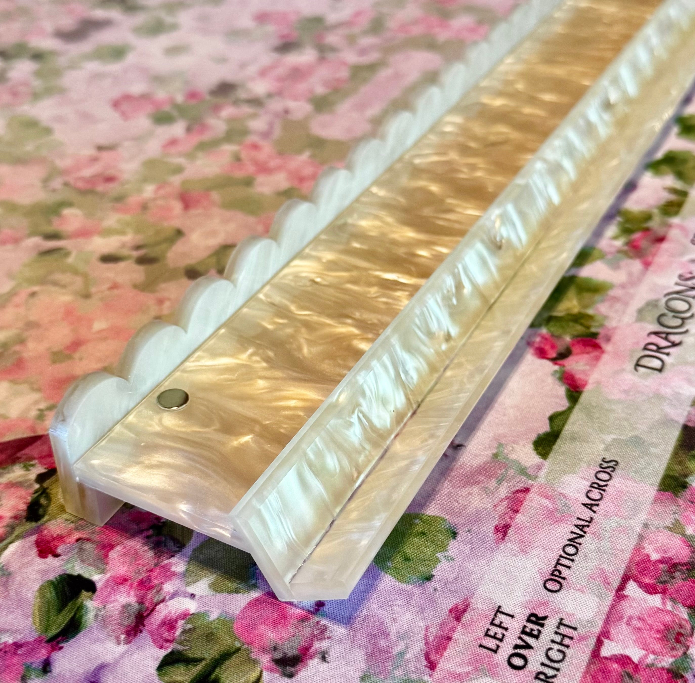 Mahj Glam Pearl Mahjong Racks with Scalloped Pushers